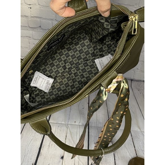 NWT London Fog Olive Green Bag with Tie - Picture 7 of 8